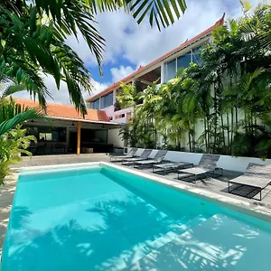 007 Surfhouse Bali 2*, Ungasan Indonésie